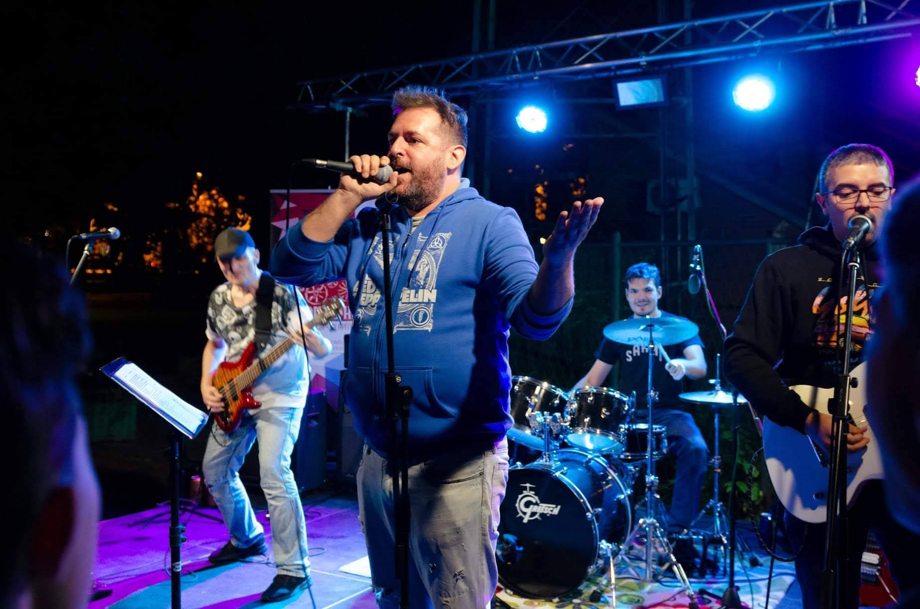 Performing some Alice In Chains