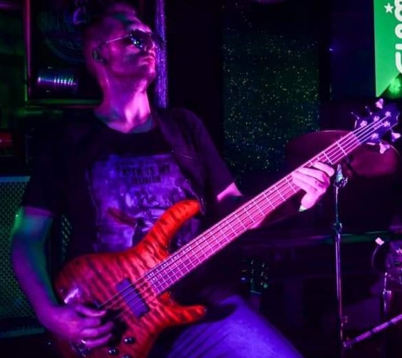 Picking those strrrings