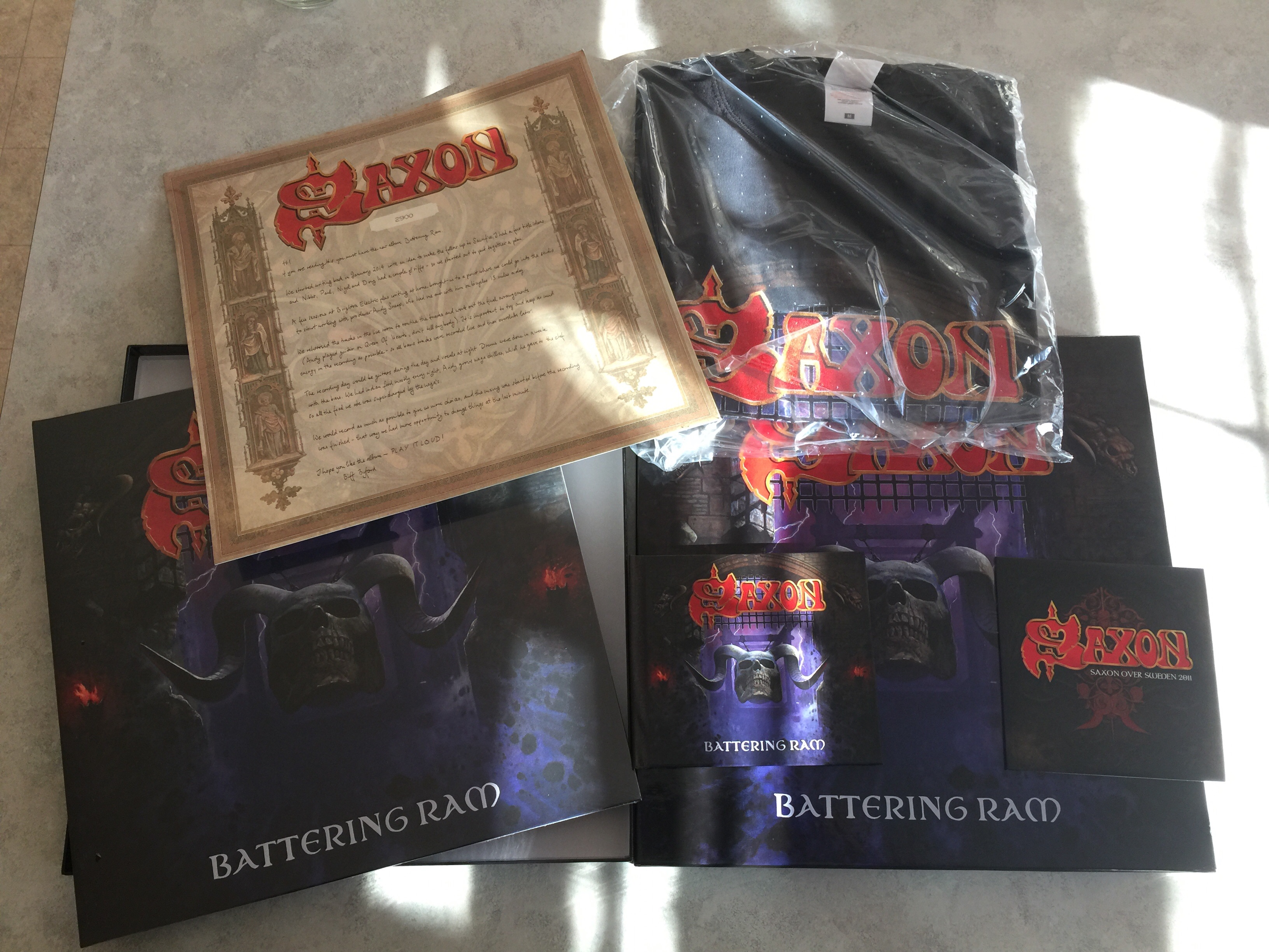 Saxon - Battering Ram (Deluxe Box)
