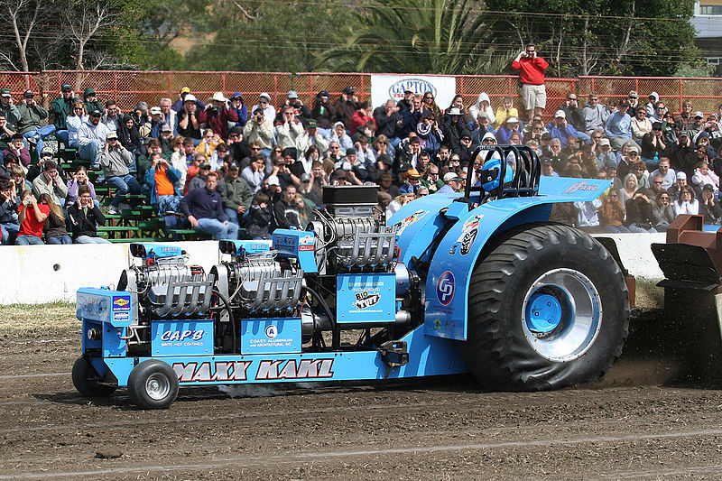 800px-Tractor_pull_02.JPG