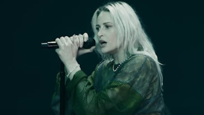 emilyarmstronglivestream_420x237.jpg