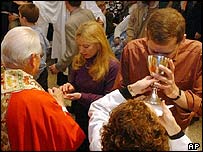 _40375407_eucharist_ap_203body.jpg