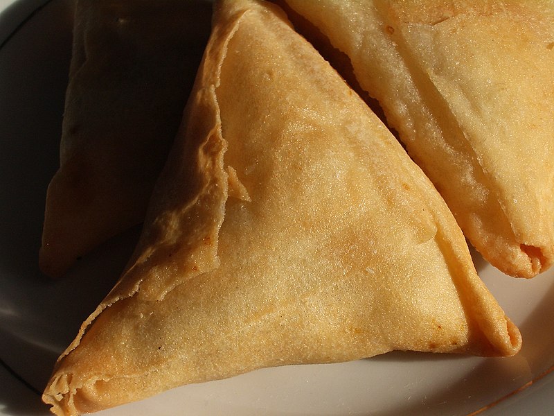 800px-Samosa_1.jpg