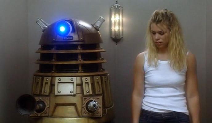 1x06-Dalek-Screencap-Rose-Tyler-rose-tyler-3821738-688-400.jpg