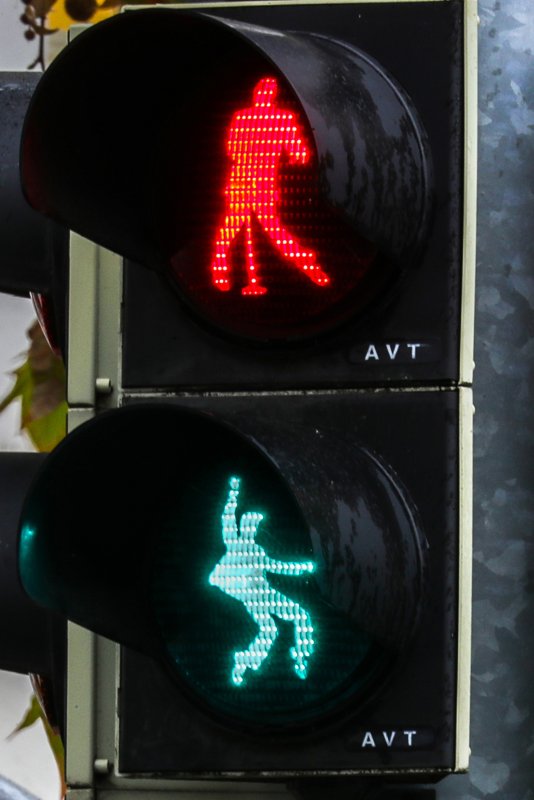 German-town-installs-Elvis-themed-crossing-signals.jpg