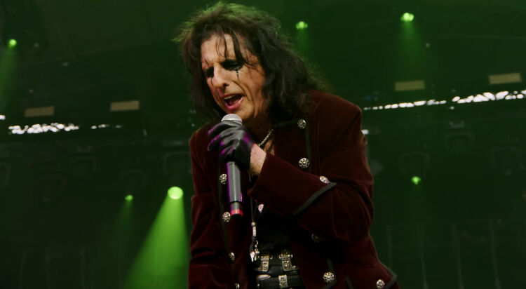 alicecooper1125-1-750x412.jpg