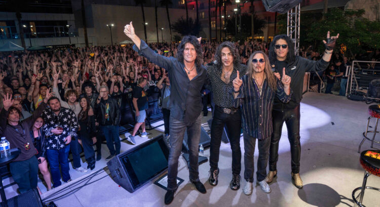 kiss1125-2-750x409.jpg