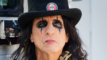 AliceCooper_Aug2023Press_JennyRisher_420x237.jpg