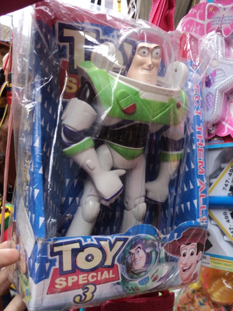 toyretard-buzz_465_619_int.jpg