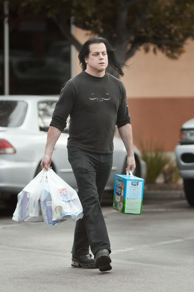 Danzig-buying-kitty-litter.jpg