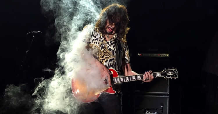 acefrehley1025-750x392.jpg