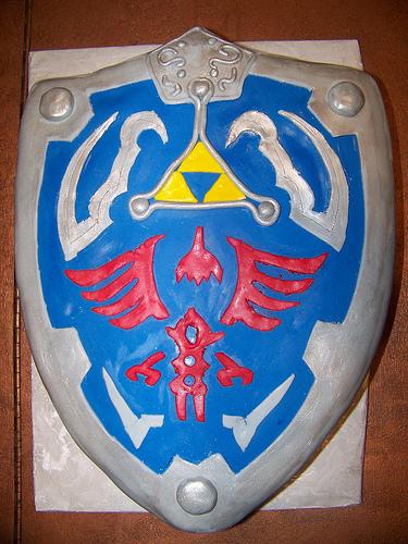 legend-of-zelda-shield-cake.jpg