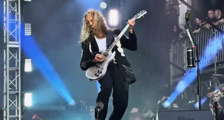 kirkhammett1125-1-750x403.jpg