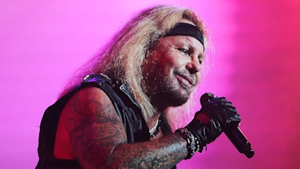 vinceneilmotleycrue_japanofficialvid2023_420x237.jpg