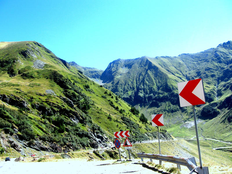 transfagarasan_road_2_by_scarletthexxn-d2yrpcz.jpg