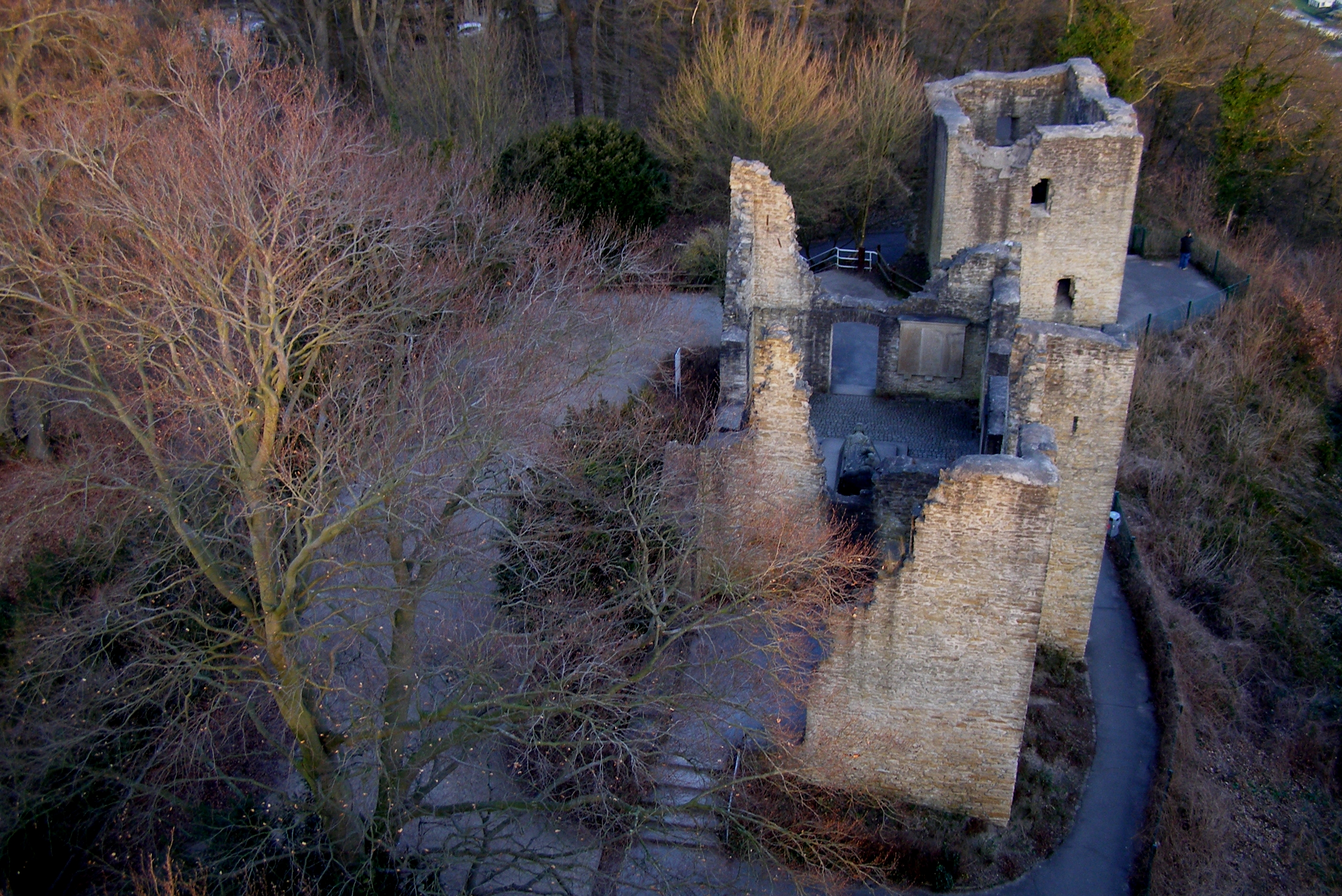 Ruine_Hohensyburg%2C_Blick_vom_Vincketurm.jpg