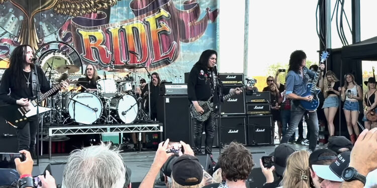 genesimmons1125-1-750x374.jpg