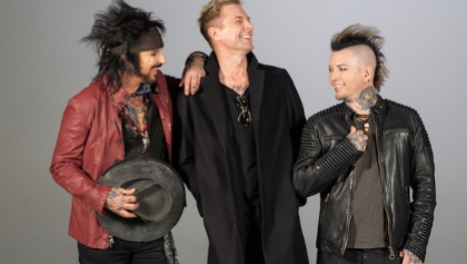 sixxamhitspromo_420x237.jpg