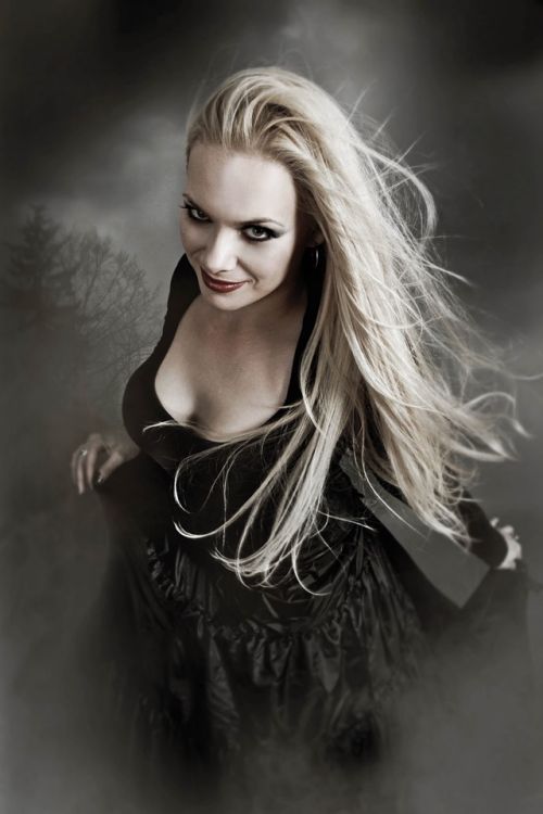 AmandaSomervilleBD22-copy-500x750.jpg