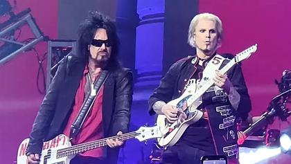 nikkisixxjohn5livemay2023_420x237.jpg