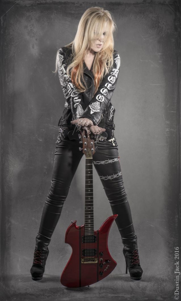 Lita-Ford_2015-DustinJack_638.jpg