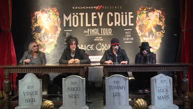 motleycruepressconference12_638.jpg