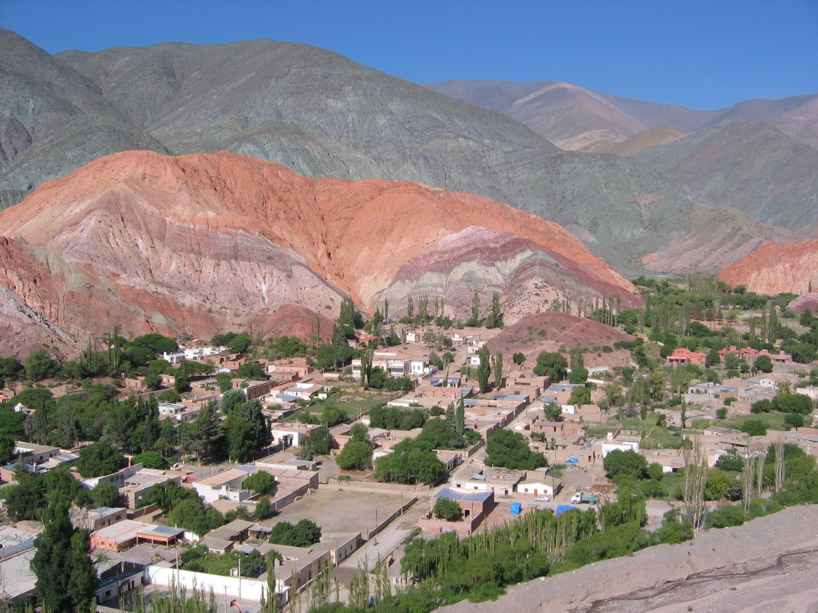 Cerro_de_los_siete_colores.jpg