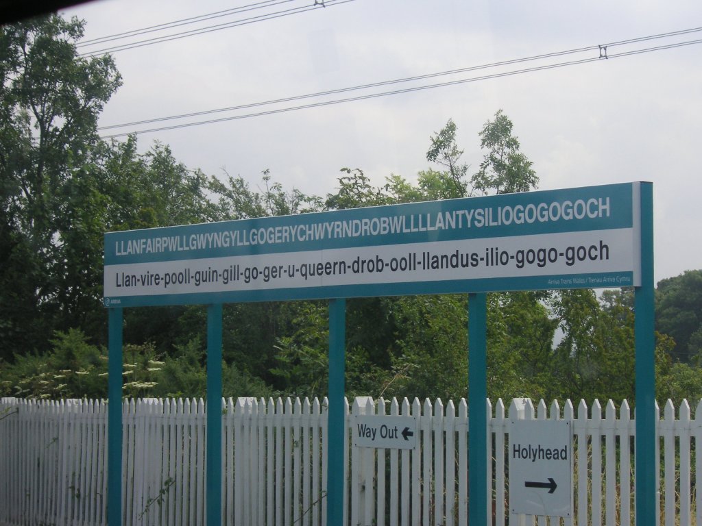 UK_longest_railway_sign.jpg