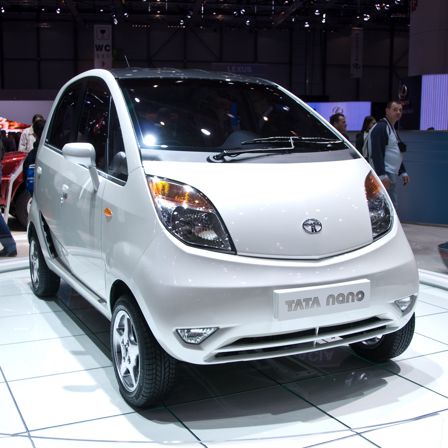 tata_nano_lx_big_41015.jpg