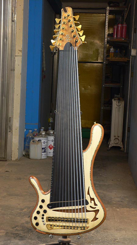 yves_carbonne_Jerzy_Drozd_Legend_XII_YC_12%20string%20semi-acoustic%20sub-bass.jpg