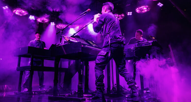 nineinchnails925-750x402.jpg