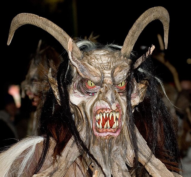 646px-Krampus_at_Perchtenlauf_Klagenfurt.jpg