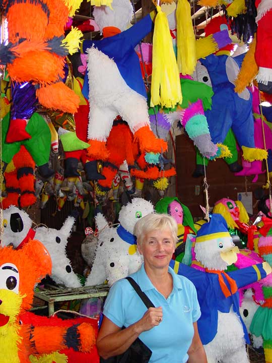 Oaxaca%20market%20pinatas.jpg