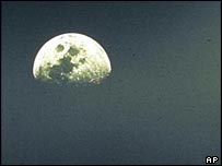 _39053183_moon203credit_ap.jpg