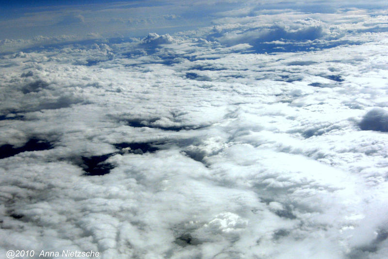 Sea_of_clouds_by_ScarlettHexxn.jpg