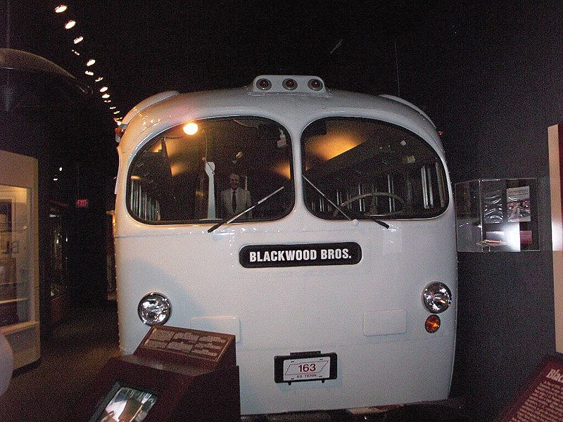 800px-Replica_of_Blackwood_Brothers_bus.jpg