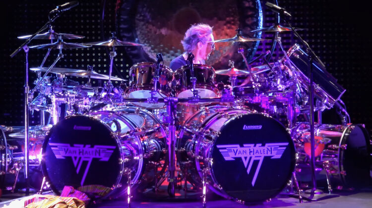 alexvanhalen1225-750x420.jpg