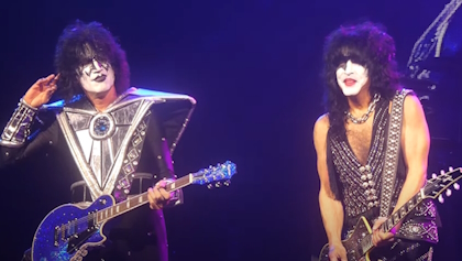 tommythayerpaulstanleydec2023live_420x237.jpg