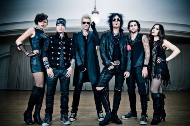 sixxam2015band_638.jpg