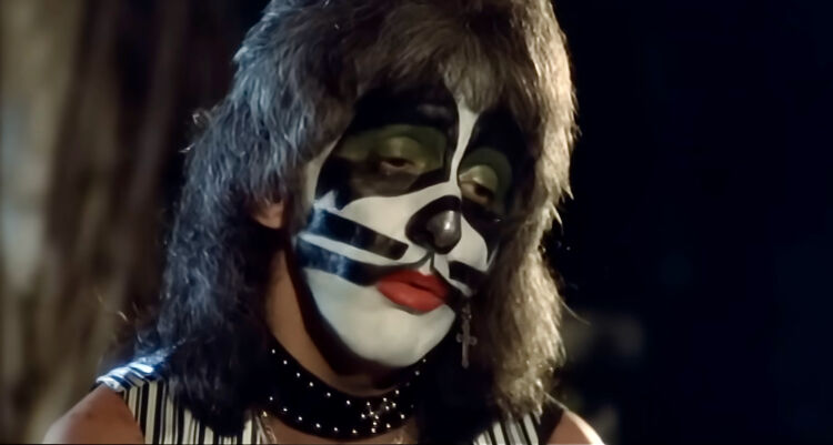 petercriss126-750x401.jpg