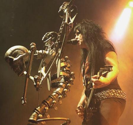 BlackieLawless_micstand.jpg