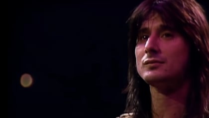 steveperrylivewithjourney2023_420x237.jpg