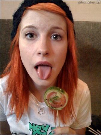 Hayley-hayley-williams-6400411-337-450.jpg