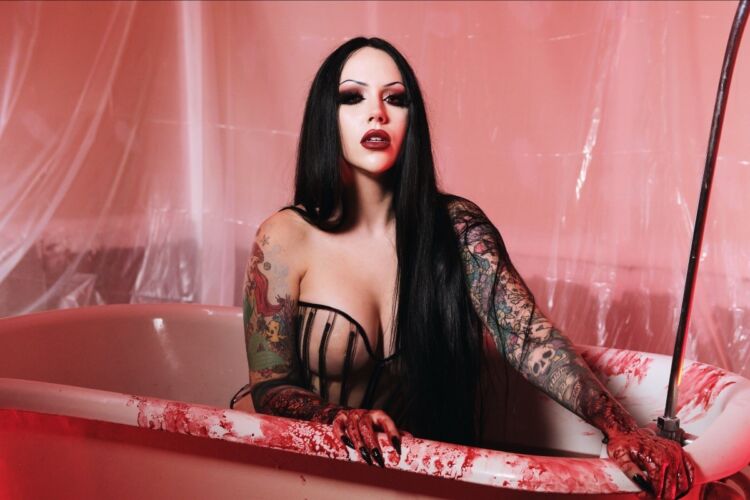 Living-Dead-Girl-Molly-Succubus-750x500.jpg