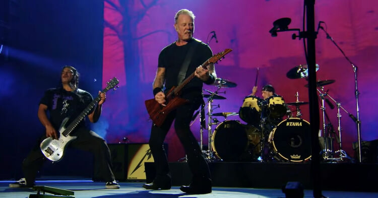 metallica1225-5-750x393.jpg