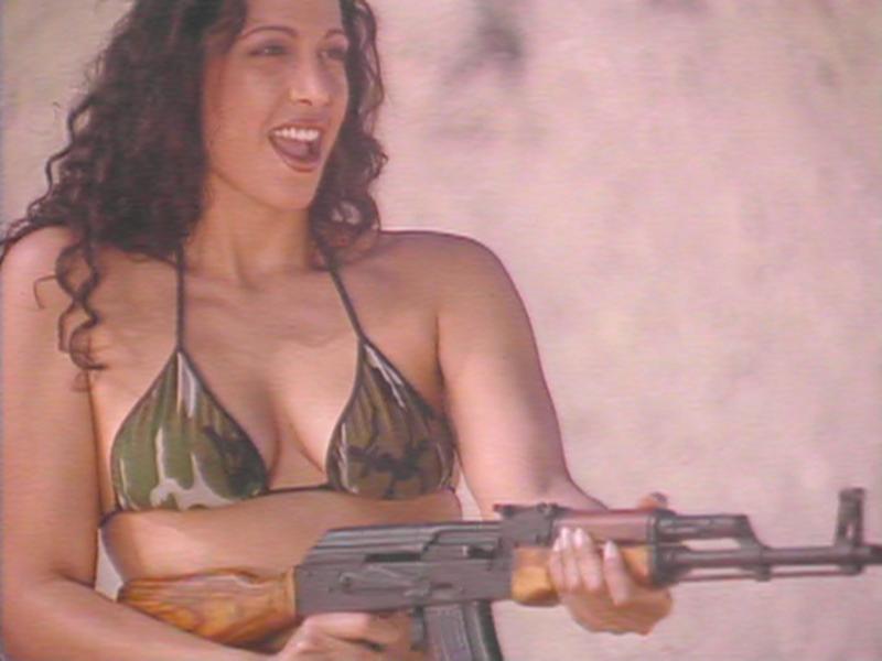 Chicks_Who_Love_Guns_11.JPG