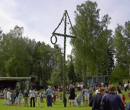 Maypole_Sweden.jpg