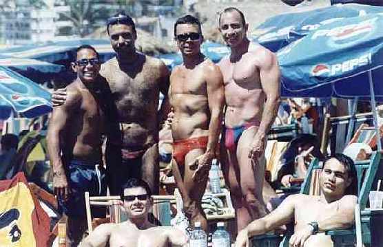 gaybeachvallartaHectorapril03.jpg