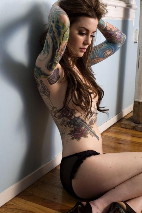 hot_girls_with_tattoos_38.jpg