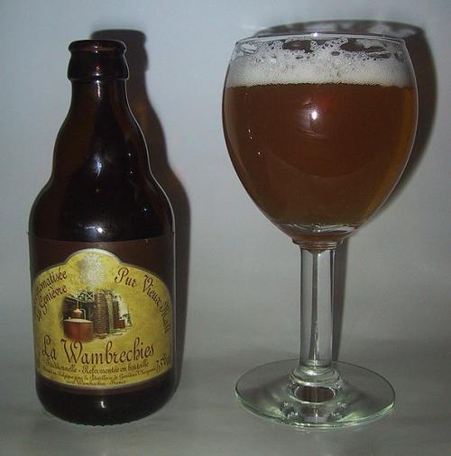 la_wambrechies_biere_au_genievre_au_pur_vieux_malt_avec_verre.jpg